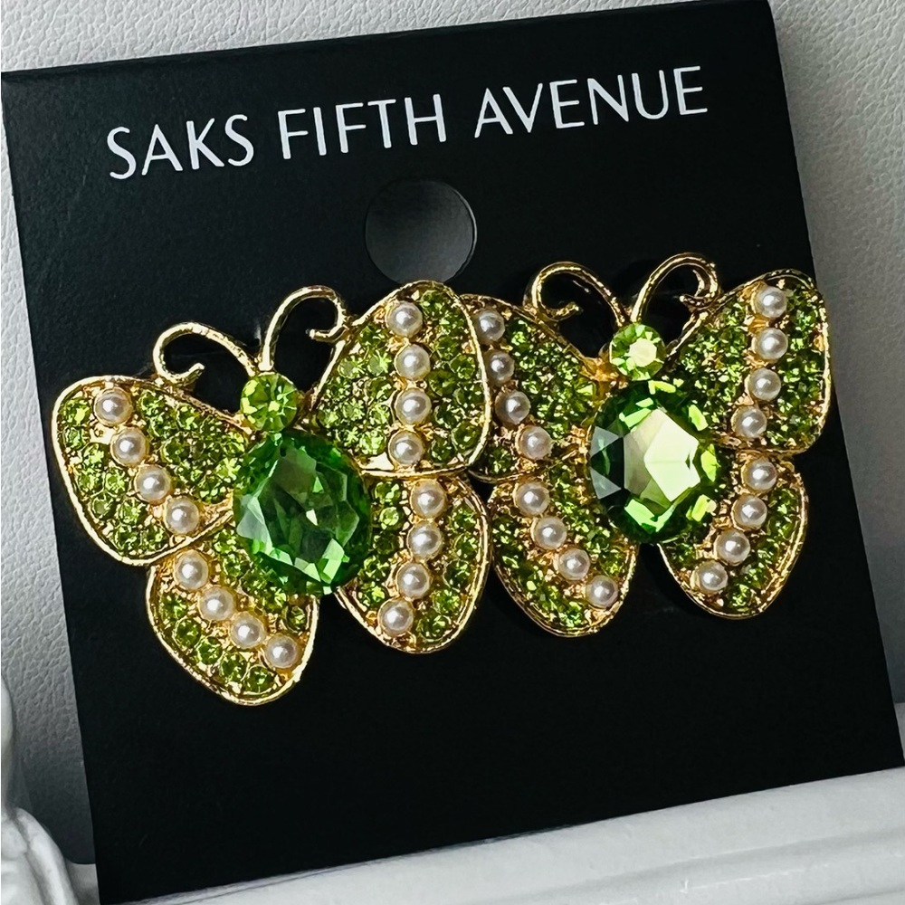 NWT Saks Fifth Avenue Green and Gold Tone Butterfly Earrings 💚✨